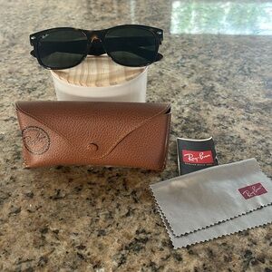 Ray-Ban AUTHENTIC Wayfarer Sunglasses